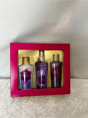 Victoria's Secret Love Spell Set Gift Box 4.2 Fl Oz Purple